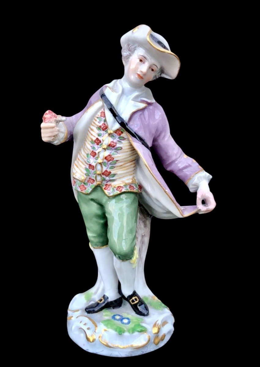 Figurine en porcelaine représentant un personnage masculin avec de la glace.meissen.germany