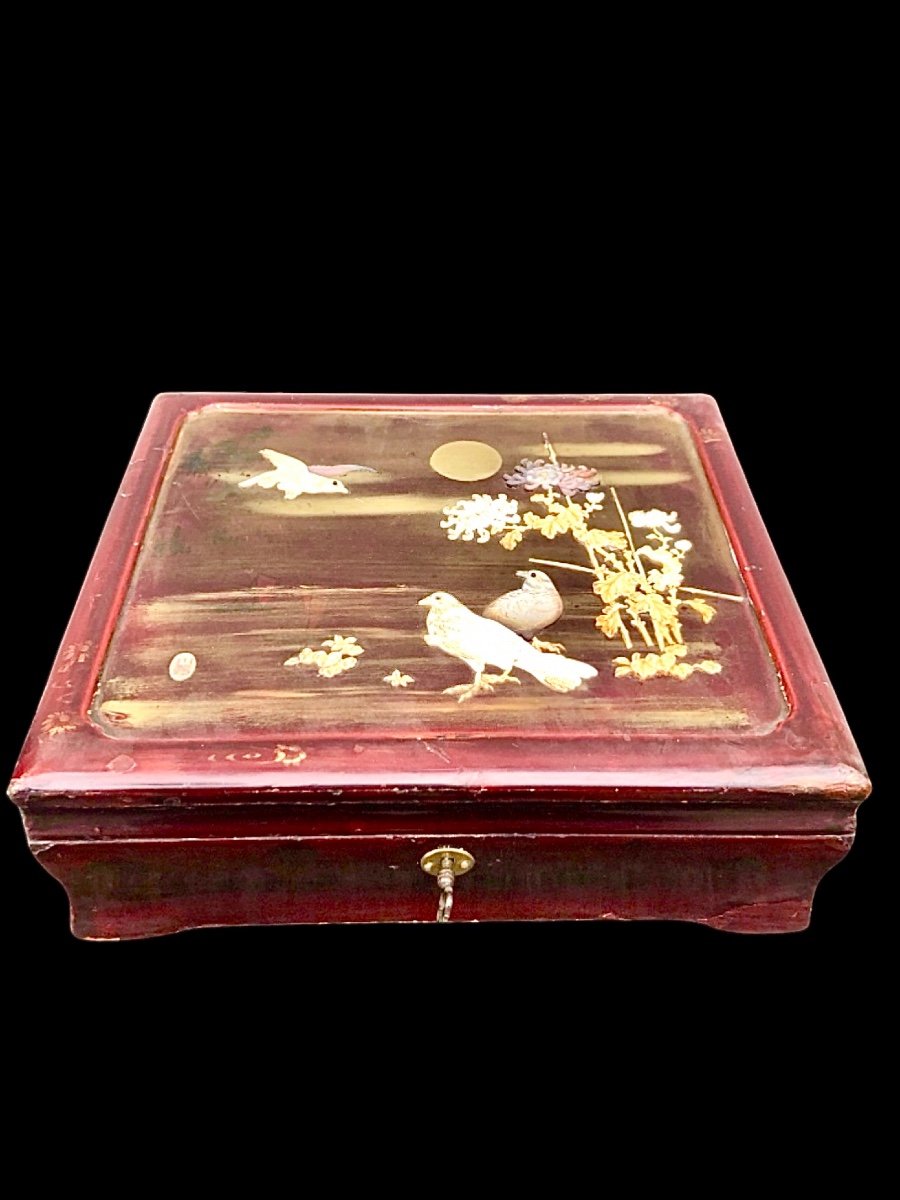 Mahogany Wood Box With Inserts In Various Materials And Mother-of-pearl -photo-2