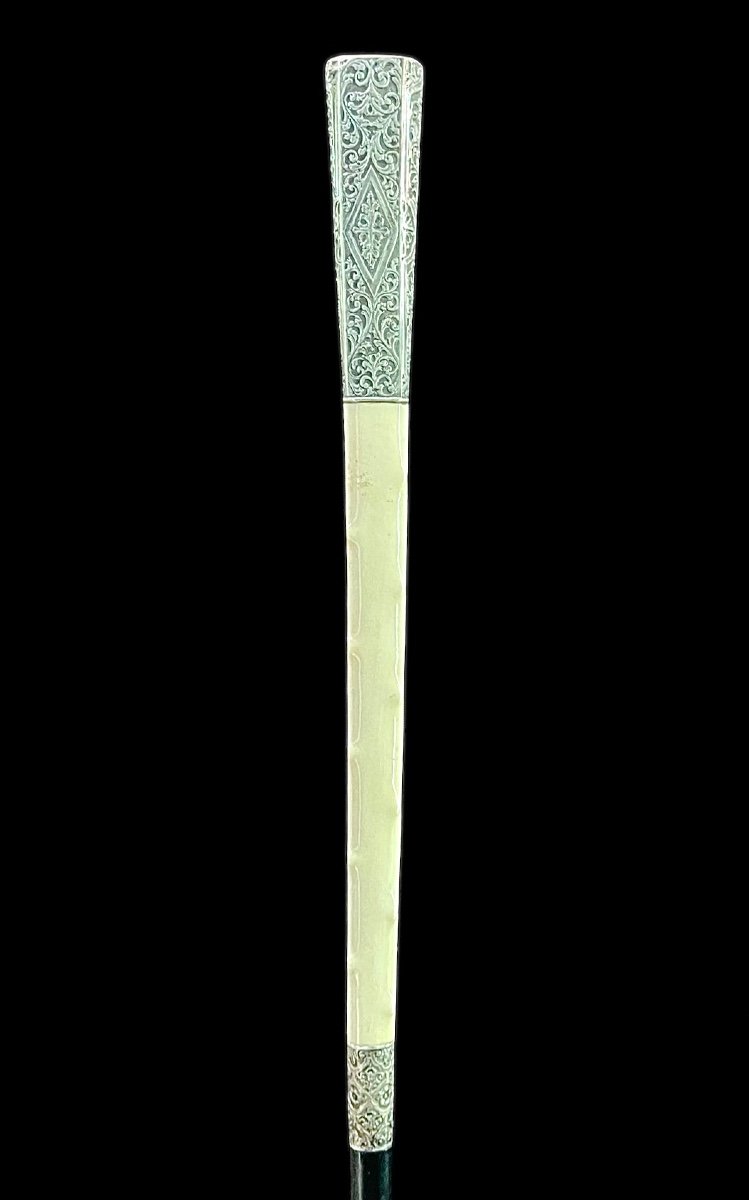 Evening' Stick In Ivory With Tips And Embossed Silver With Rocaille Motifs And Engraved Name: