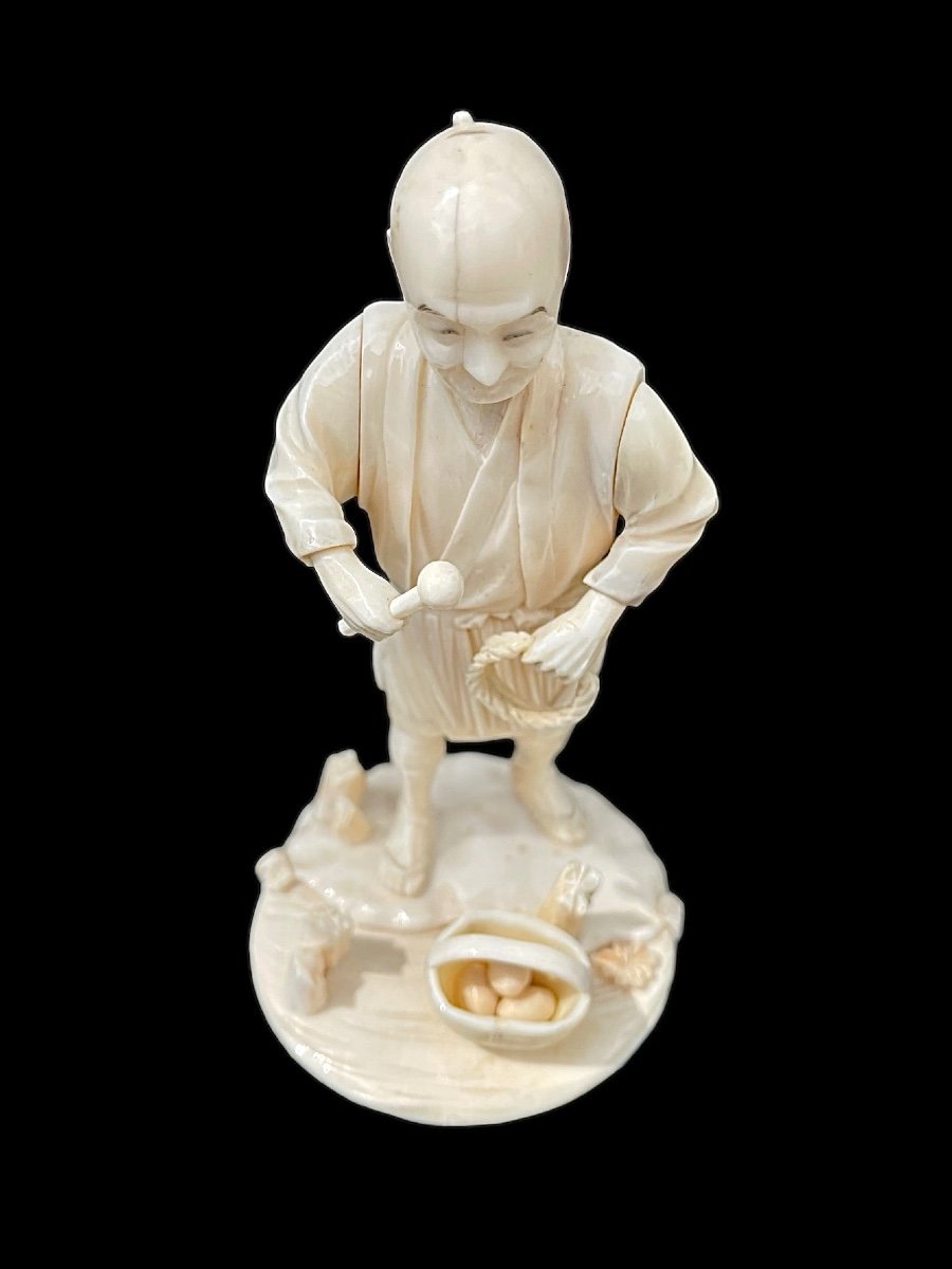 Ivory Okimono Sculpture Depicting A Male Figure With Braid And Basket. -photo-2
