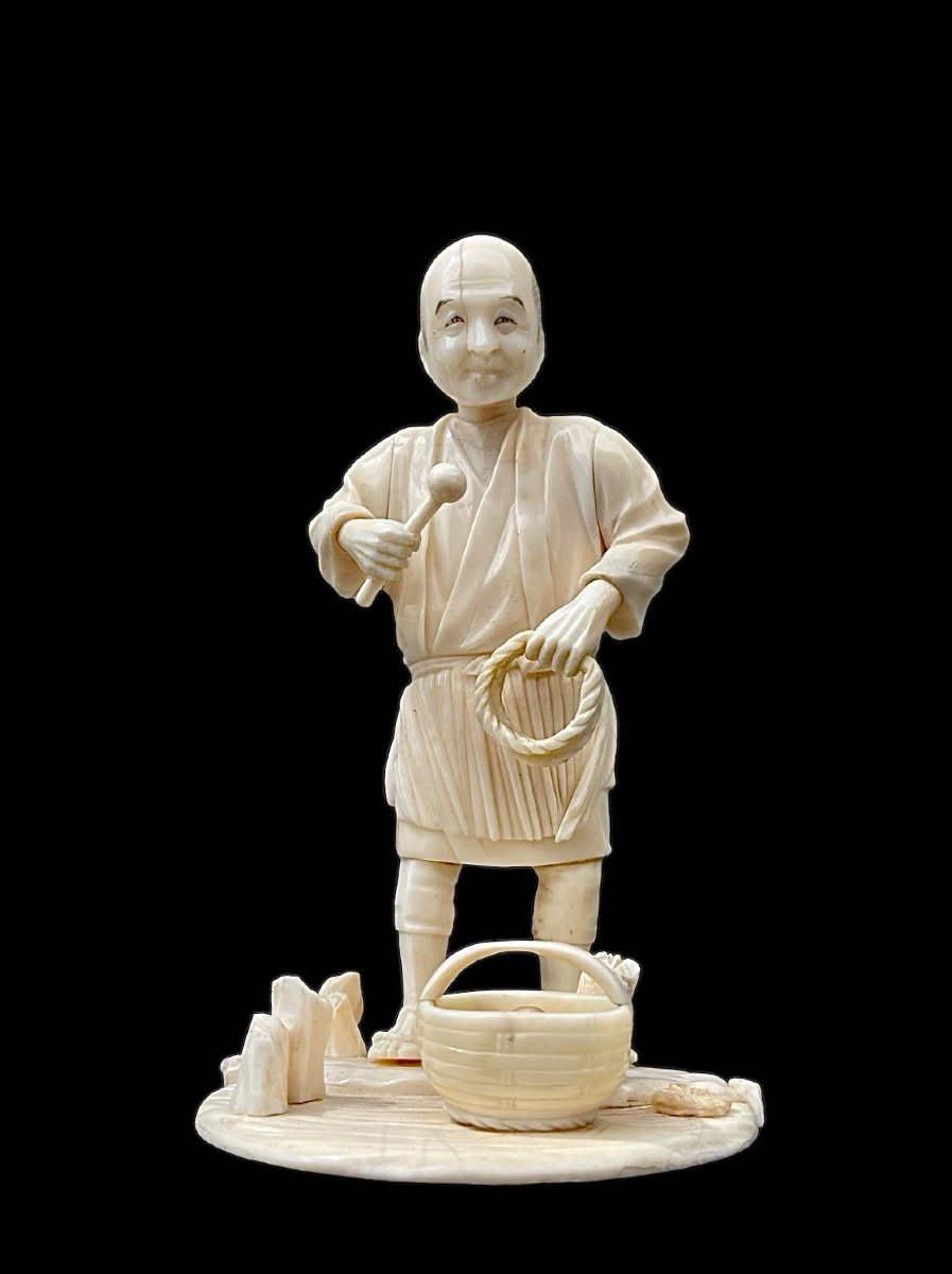 Ivory Okimono Sculpture Depicting A Male Figure With Braid And Basket. -photo-3