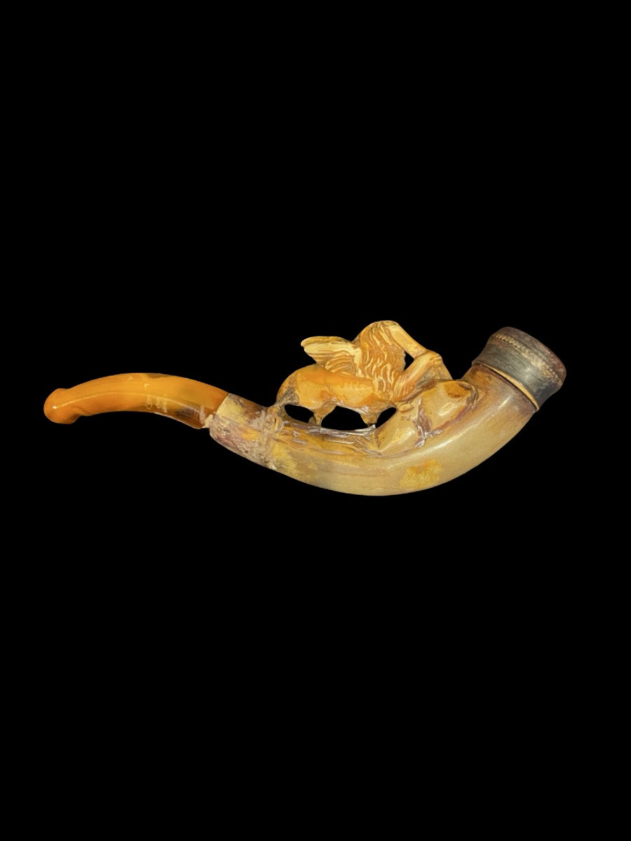 Pipe en écume de mer (magnésite) avec figure du Lion de Saint-Marc. Bec en ambre. -photo-2
