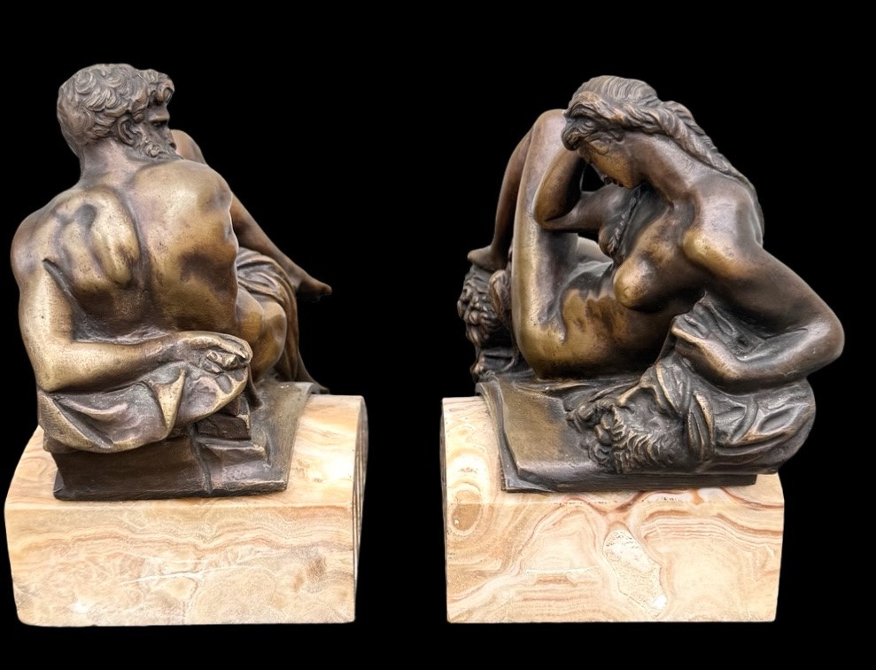 Paire de serre-livres en bronze représentant l'Aurore et le Crépuscule .-photo-4
