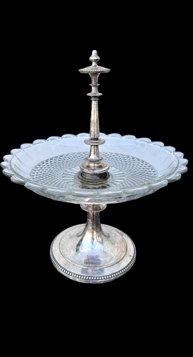 Centerpiece - Fruit Bowl In Silver-plated Metal With A Wide Base And Molded Handle 