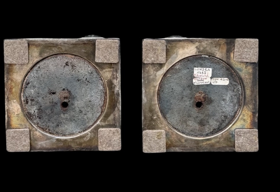 Paire de bougeoirs en argent à motifs géométriques, têtes de bouc, vases, festons-photo-3