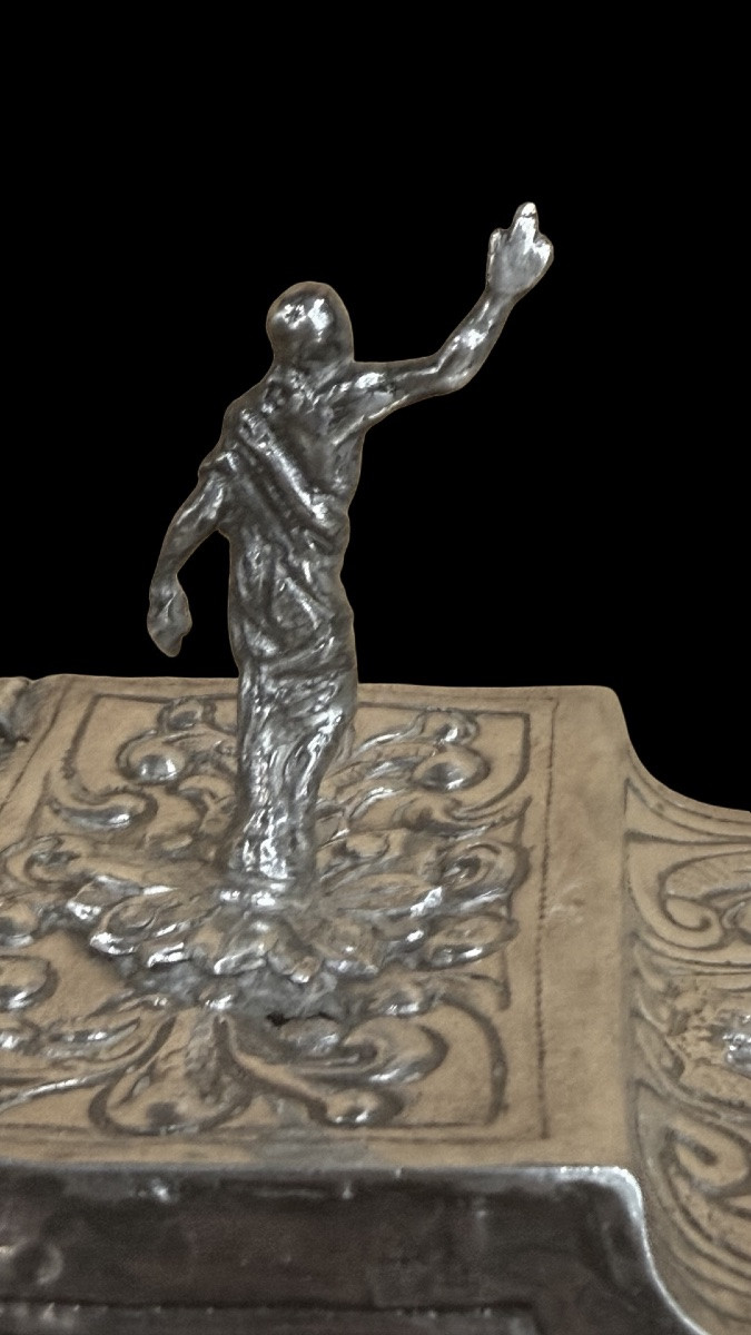 Incense Holder In Embossed Silver With Festoons Of Leaves And Scrolls. -photo-1