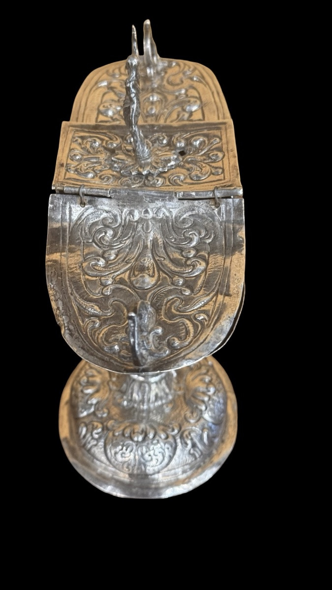 Incense Holder In Embossed Silver With Festoons Of Leaves And Scrolls. -photo-3