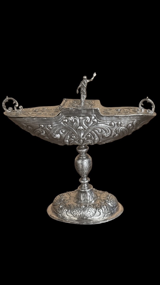 Incense Holder In Embossed Silver With Festoons Of Leaves And Scrolls. 