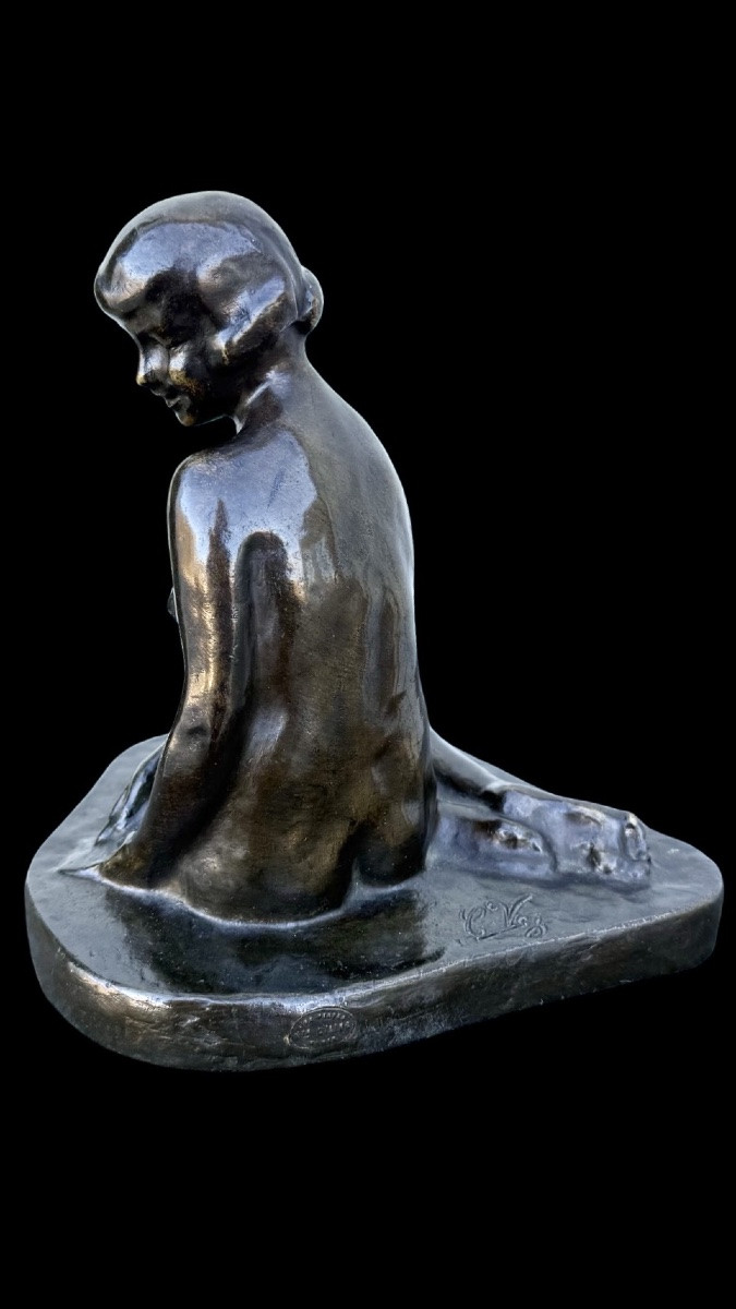 Sculpture en bronze représentant un nu féminin assis. France. Signée -photo-3