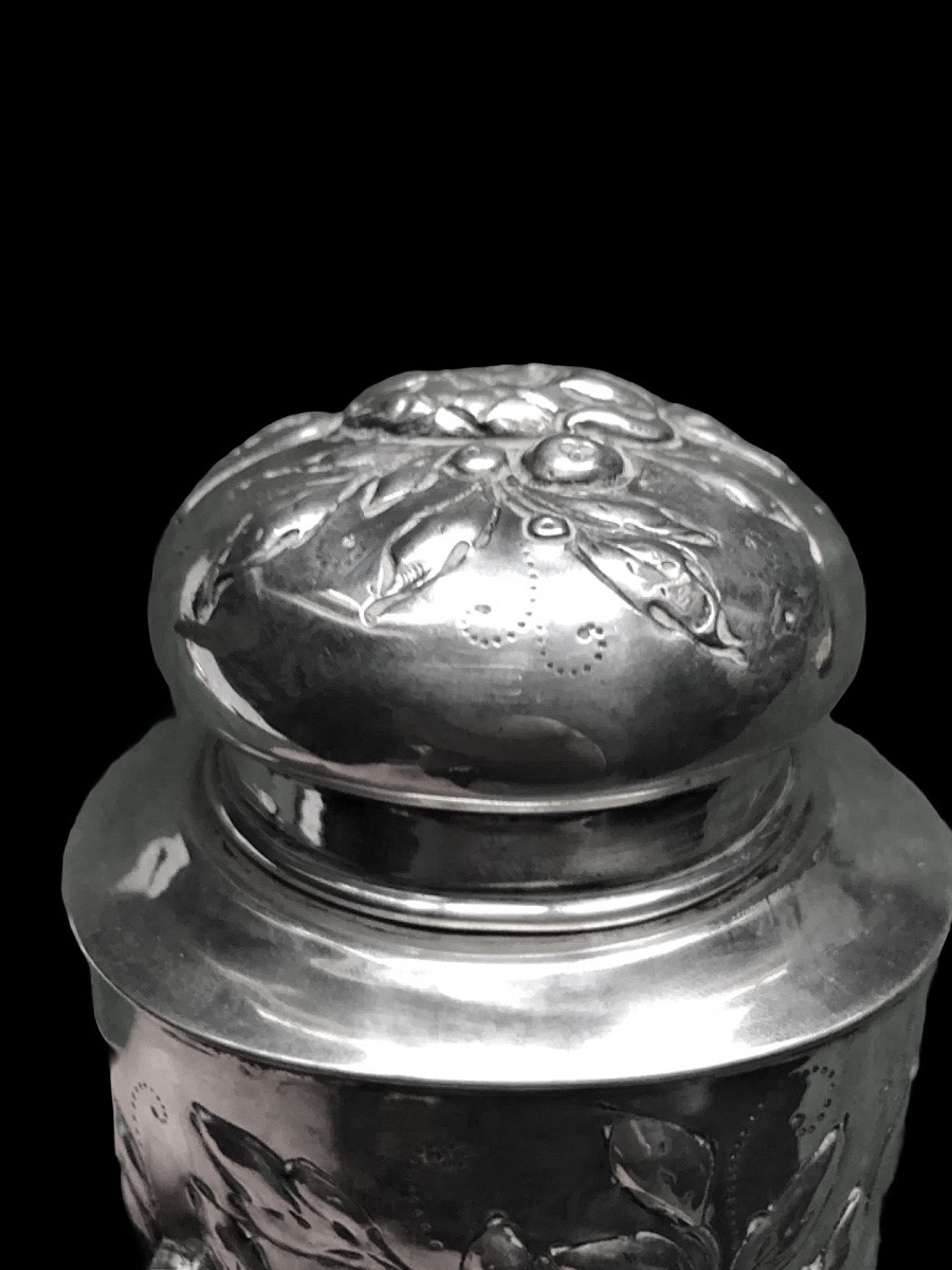 Boîte à thé en argent gaufré à décor de fruits. Allemagne. -photo-1