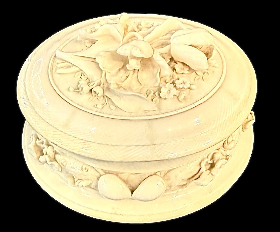 Oval Ivory Box Carved In Bas-relief With Plant And Floral Motifs. -photo-2