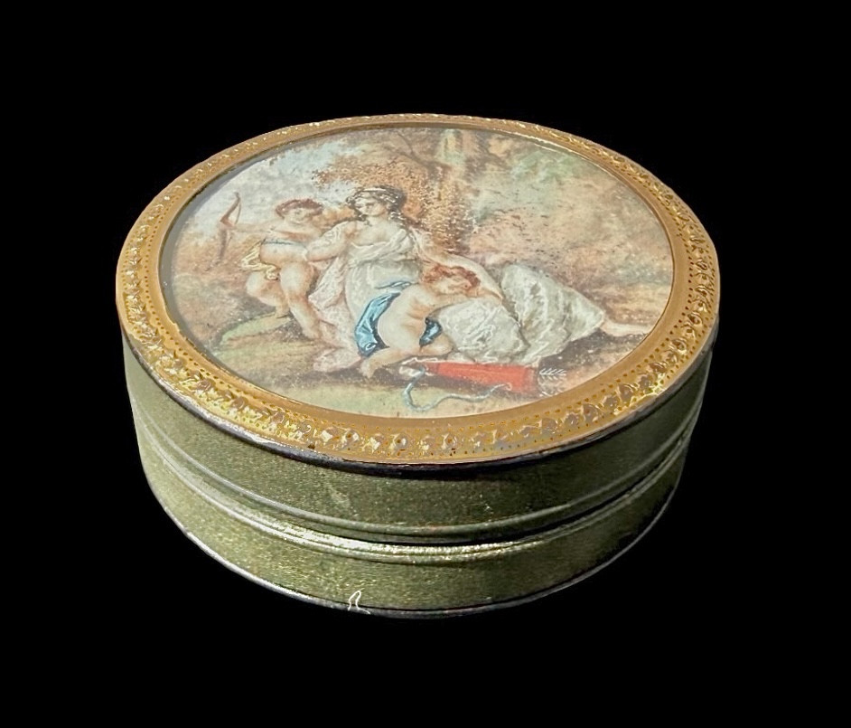 Small Tobacco Box Made Of Resin And Horn 