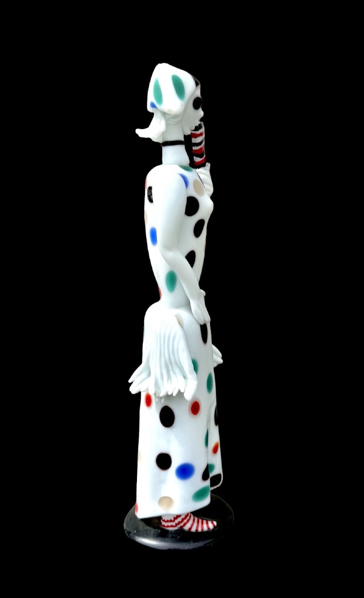Sculpture en verre opalin à détails polychromes, représentant un arlequin -photo-4