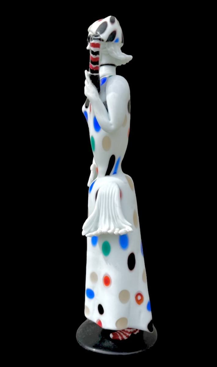 Sculpture en verre opalin à détails polychromes, représentant un arlequin -photo-3