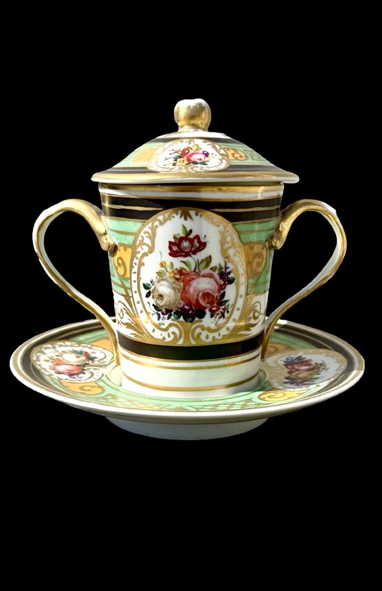 Porcelain Maternity Cup With Floral Decorations, Geometric Motifs, And Gold Highlights. -photo-2