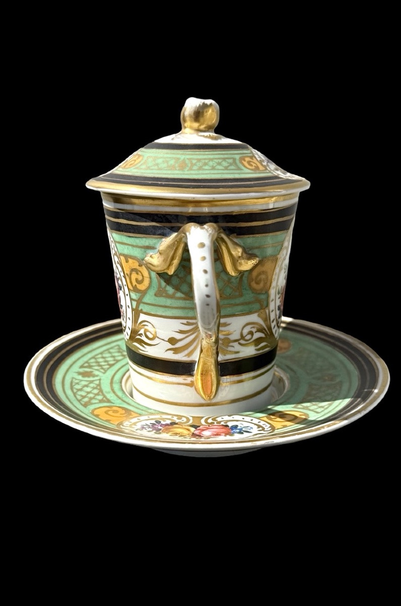 Porcelain Maternity Cup With Floral Decorations, Geometric Motifs, And Gold Highlights. -photo-3