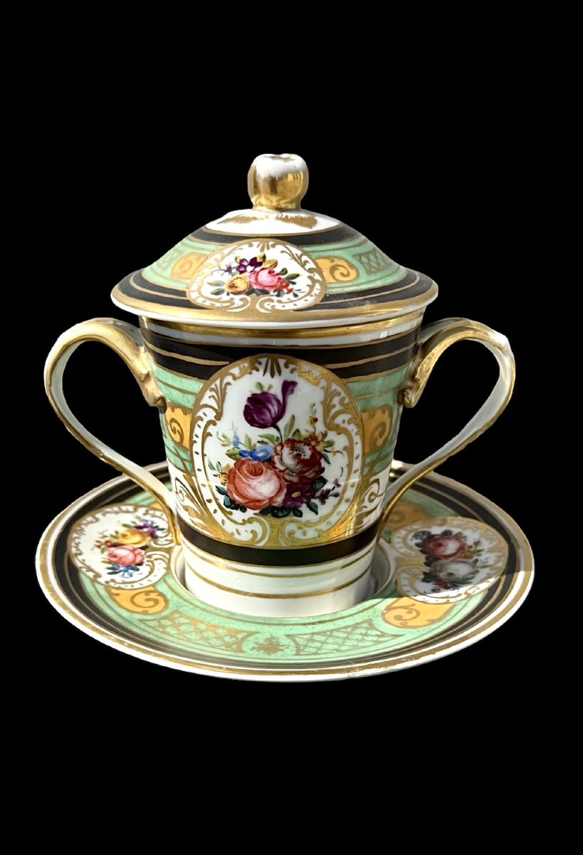 Porcelain Maternity Cup With Floral Decorations, Geometric Motifs, And Gold Highlights. -photo-4
