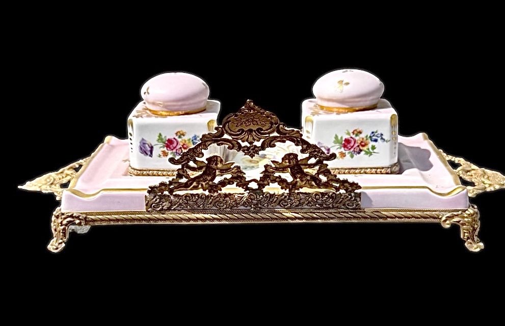 Encrier en porcelaine polychrome et métal doré. Décoré de motifs floraux.Limoges.-photo-4