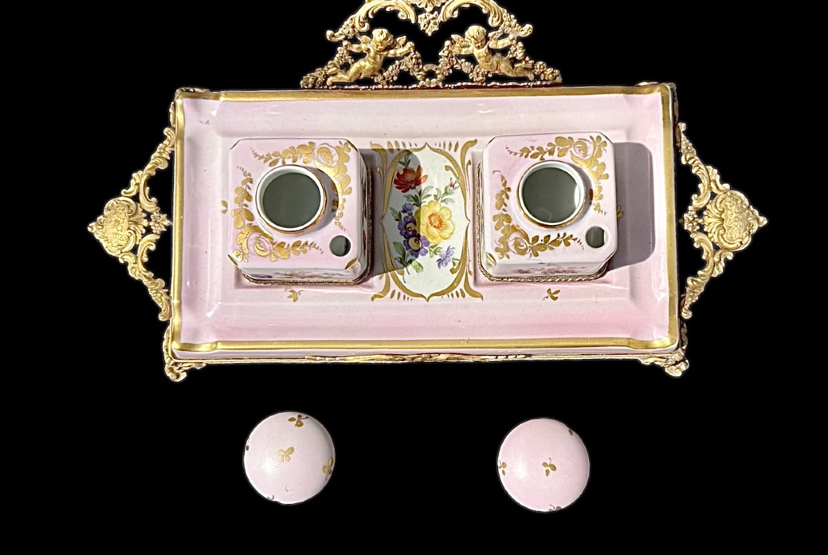Encrier en porcelaine polychrome et métal doré. Décoré de motifs floraux.Limoges.-photo-2