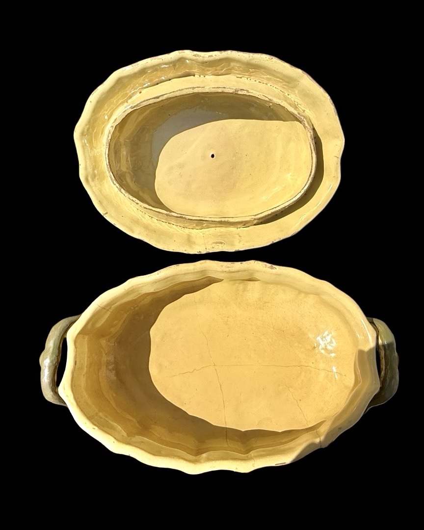 Lobed-shaped Majolica Soup Tureen With A Yellow Background And Rocaille Scroll Decorations-photo-4