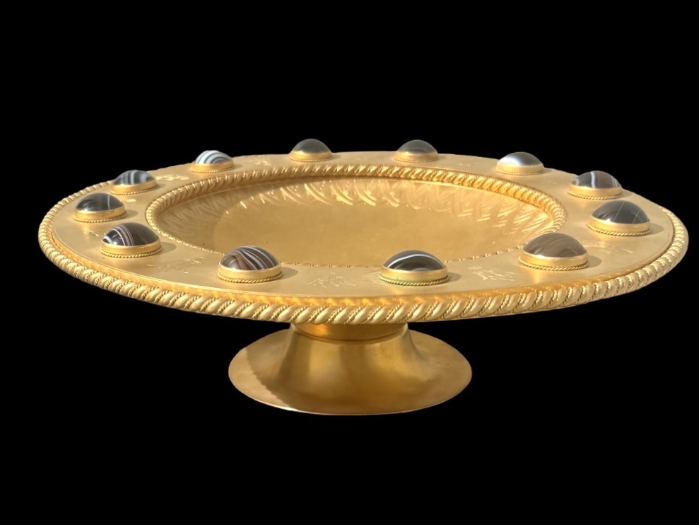 Coupe de centre de table en bronze doré ornée de pierres d'agate 