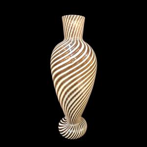Vase à Décor 'simple Filigrane Tourné' En Blanc Et Aventurine.dino Martens Pour Aureliano Toso.