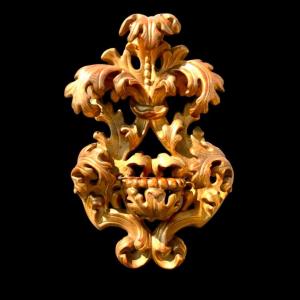 Stoup In Carved And Gilded Wood With Rocaille Motif In Foil. 