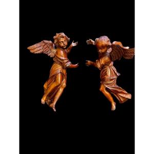 Pair Of Full-figure Angels In Carved Wood. Liguria. 