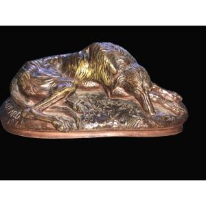 Sculpture En Bronze Sur Socle En Marbre Représentant Un Chien Lévrier Endormi. Signée 