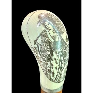 Stick With Lateral Globular Ivory Knob With Engraving Depicting A Japanese Female Figure 