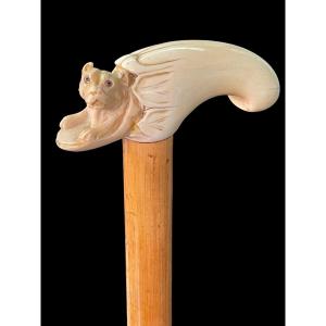 Stick With Lateral Ivory Handle Depicting A Dog Inside A Hiding Place. 