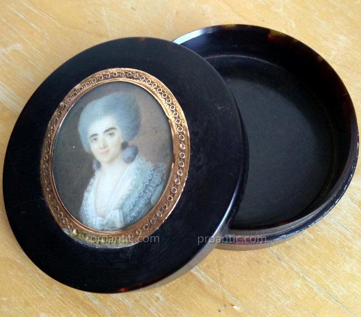 Boite en écaille avec Miniature Fin XVIIIÉme Siècle