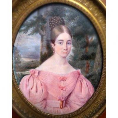 Portrait Miniature De Dame De Qualité. Êcole Française. Signé 