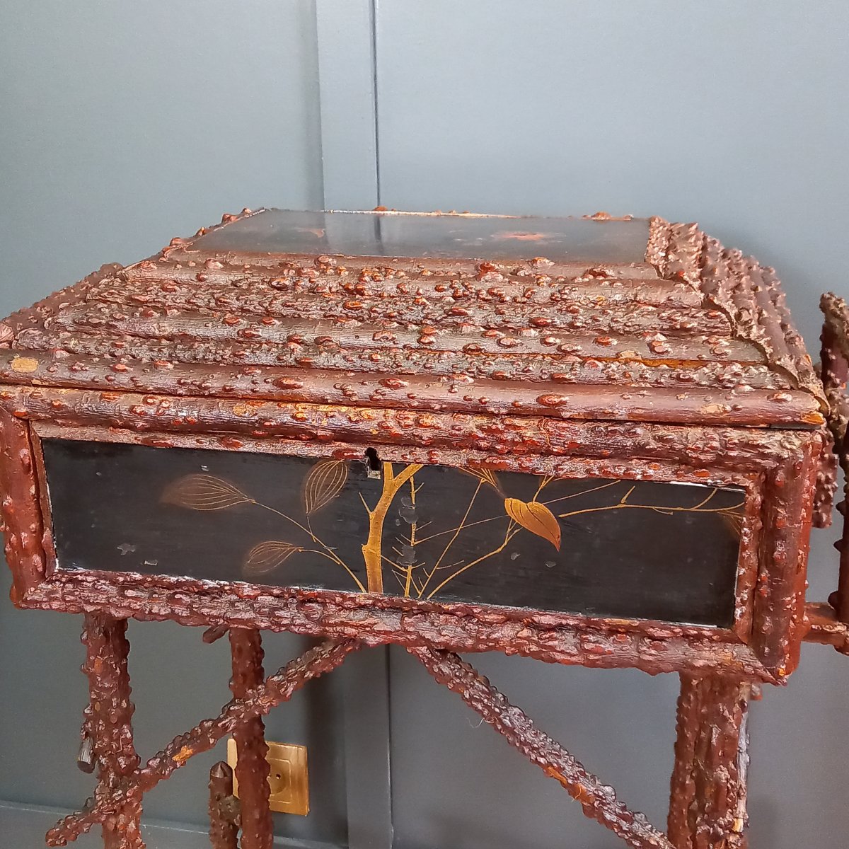Table de couture japonaise exclusive Trampart, fabriquée à partir de branches d'arbre -photo-1