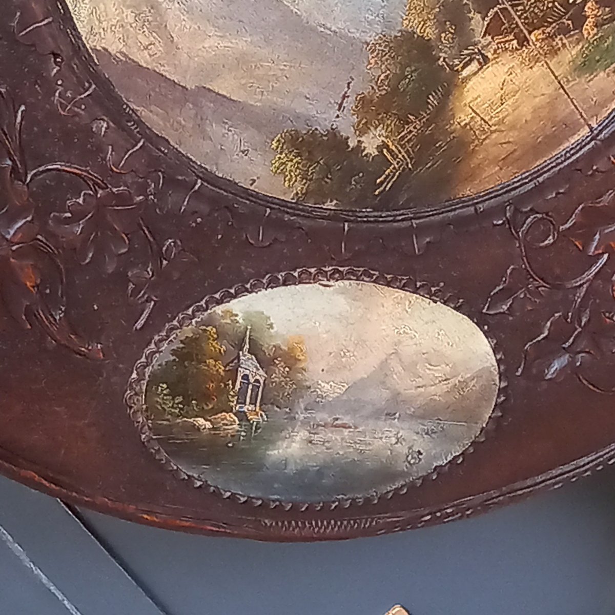 Table italienne à plateau inclinable du XIXe siècle ornée de 5 tableaux différents-photo-5
