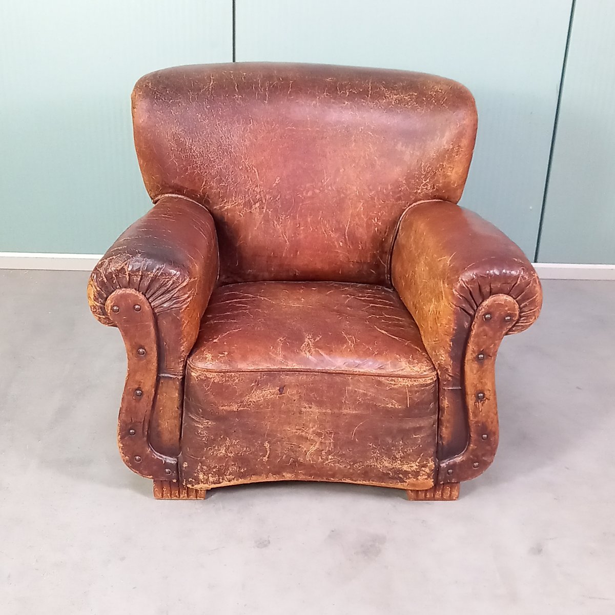 Fauteuil français ancien du XIXe siècle – solidement cloué