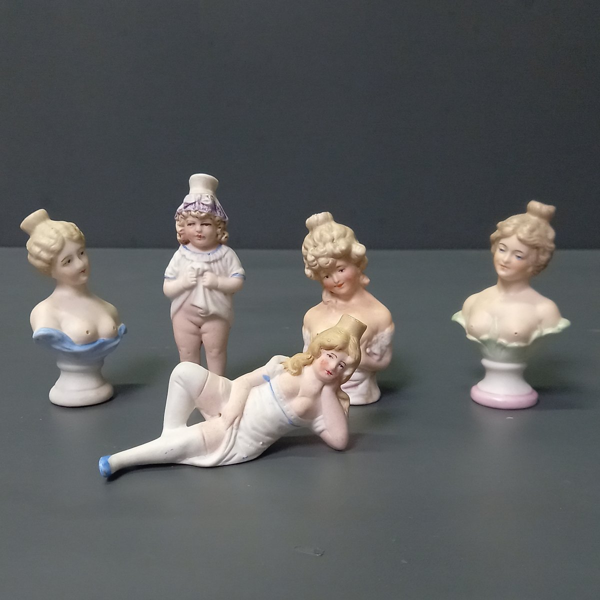 Figurines victoriennes en porcelaine biscuit