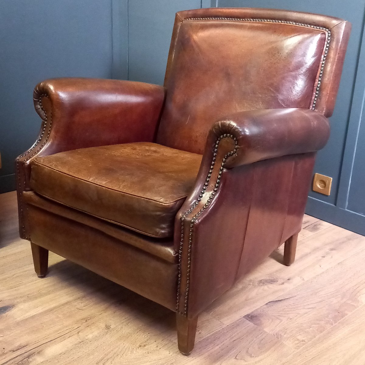 Fauteuil club en peau de mouton de style Art déco