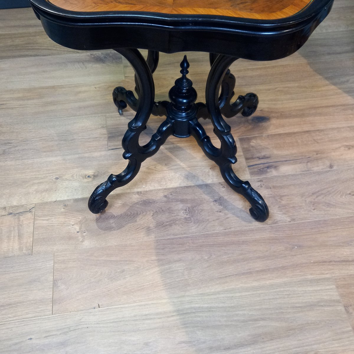 Table à vin ancienne, style Guillaume III hollandais, style Horrix-photo-4