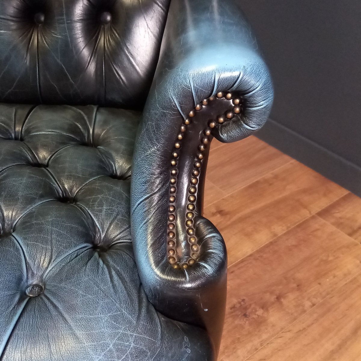 Fauteuil Chesterfield bleu à dossier arrondi-photo-6
