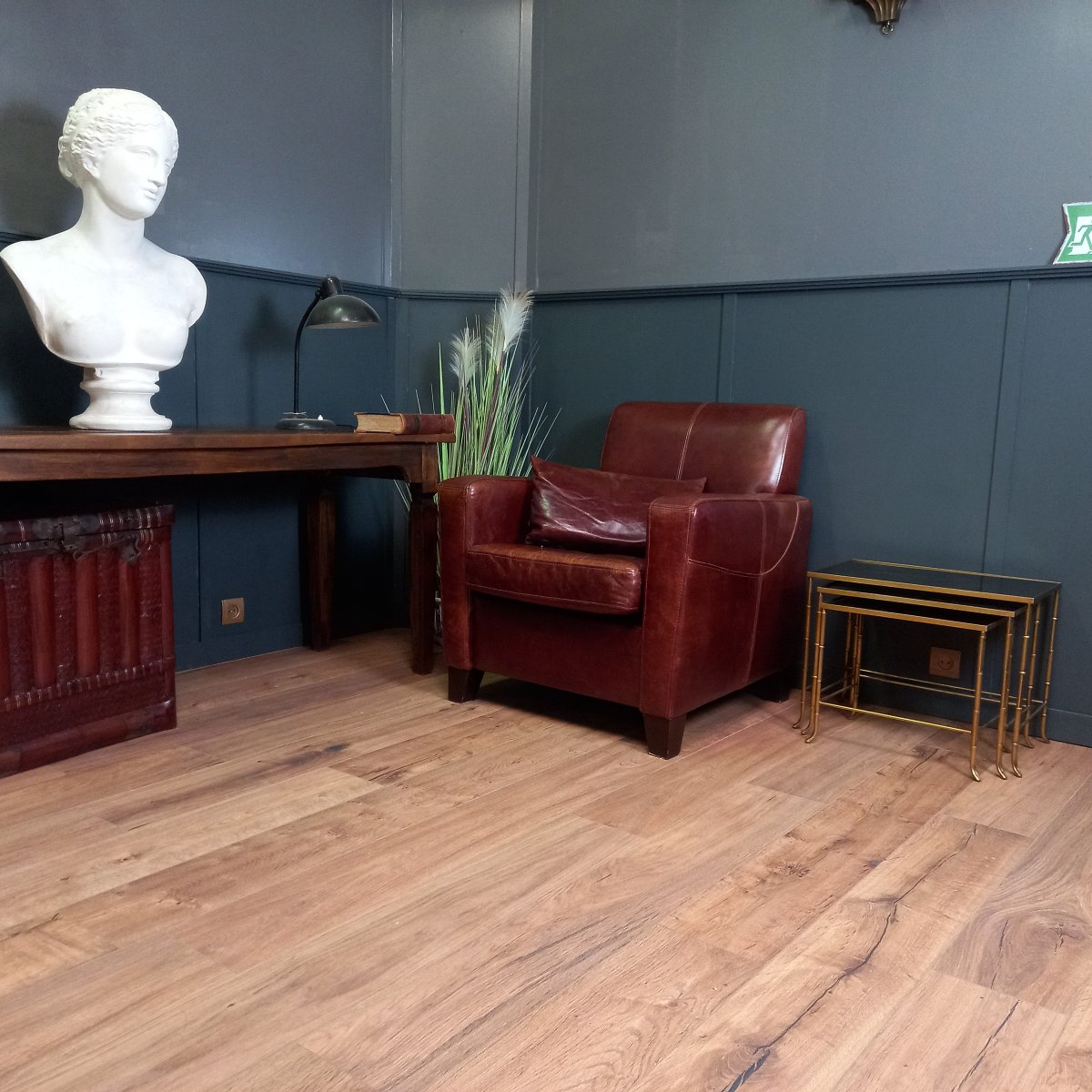 Fauteuil club en peau de vachette-photo-2