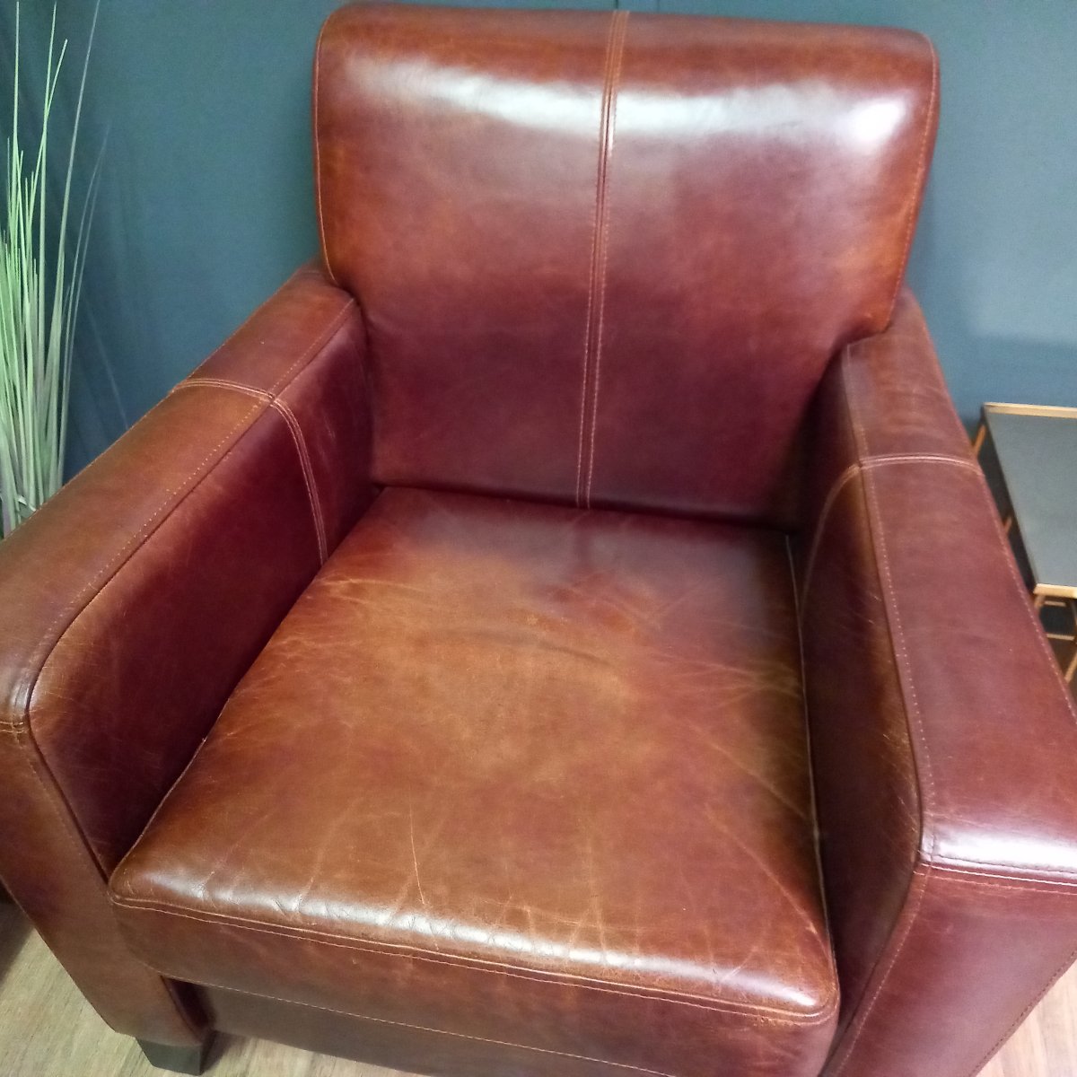 Fauteuil club en peau de vachette-photo-4