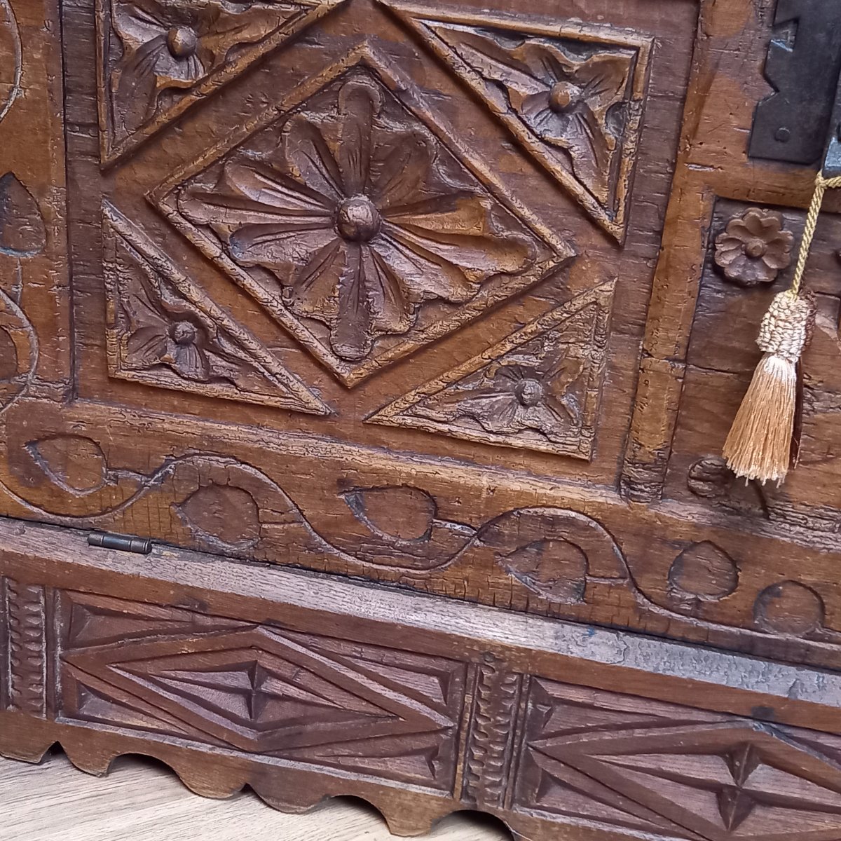 18th-century Spanish Chest Made Of Chestnut Wood-photo-3