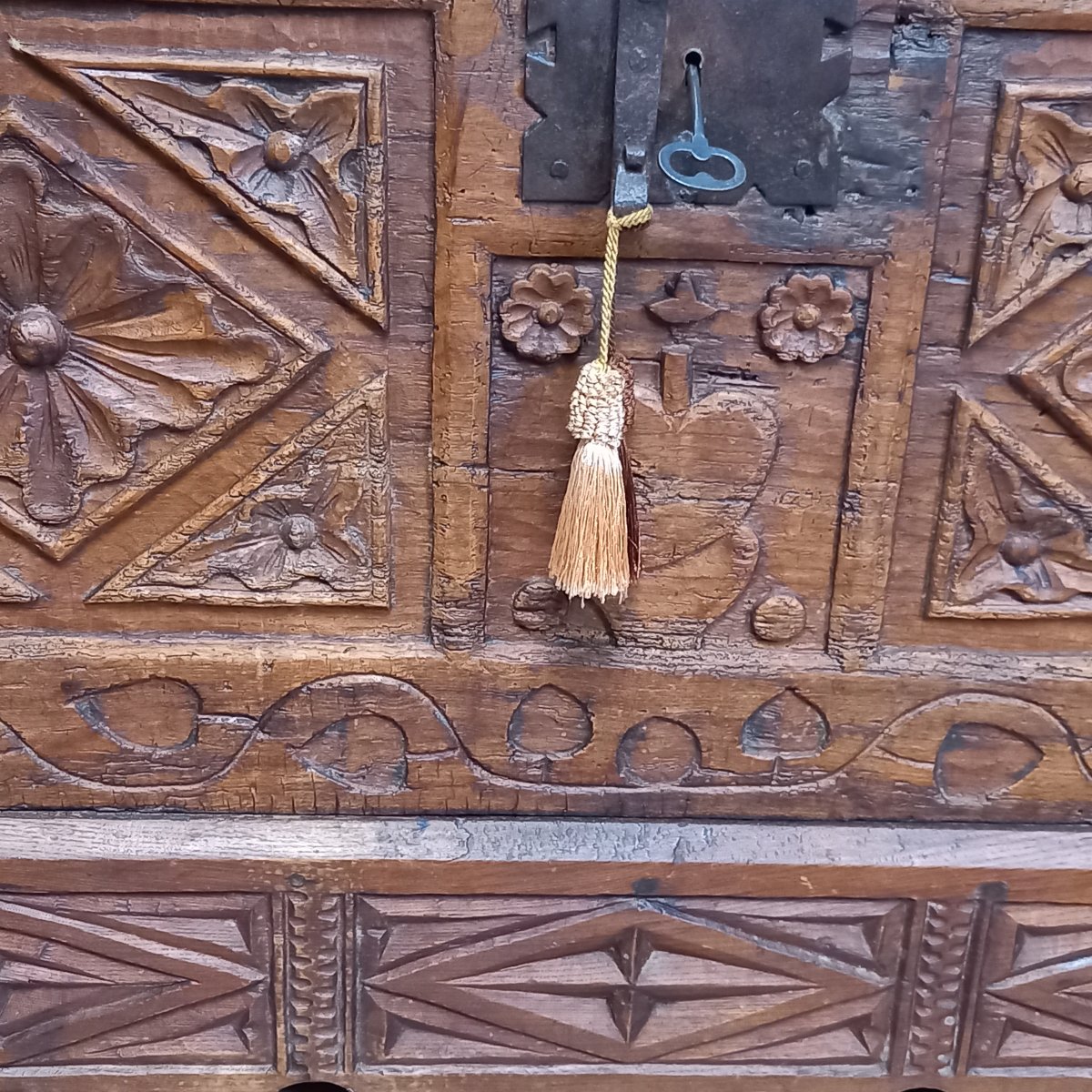 18th-century Spanish Chest Made Of Chestnut Wood-photo-1