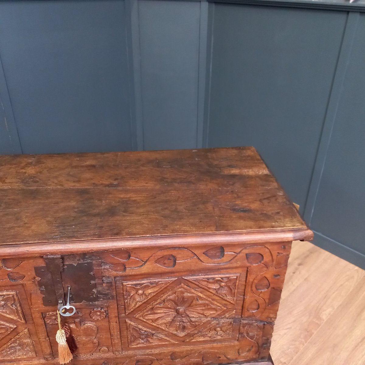 18th-century Spanish Chest Made Of Chestnut Wood-photo-5