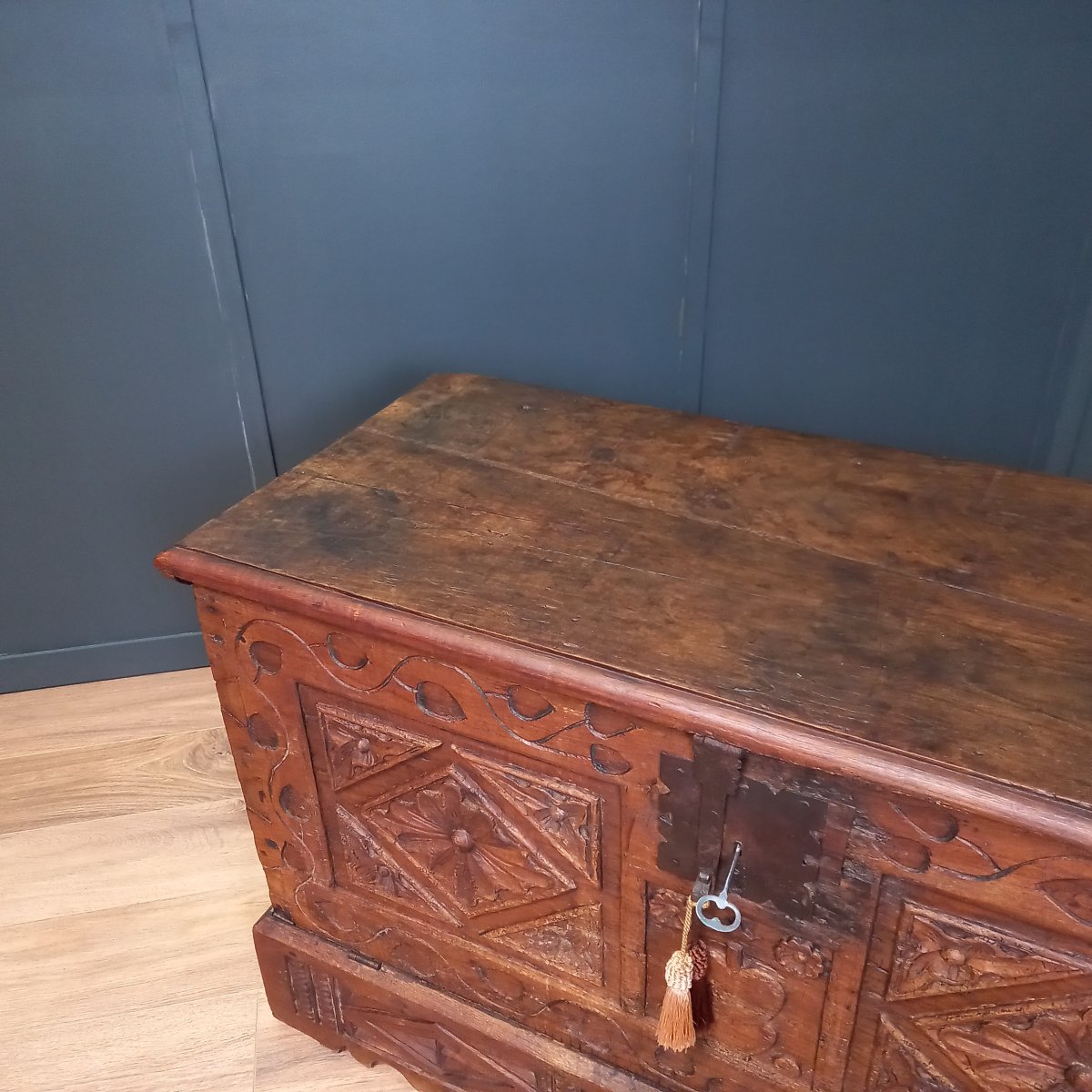 18th-century Spanish Chest Made Of Chestnut Wood-photo-7