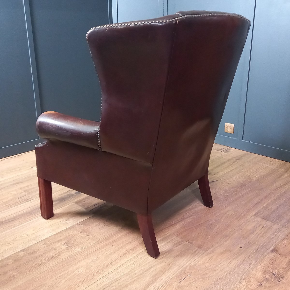 Ensemble de deux fauteuils Chesterfield à oreilles-photo-4