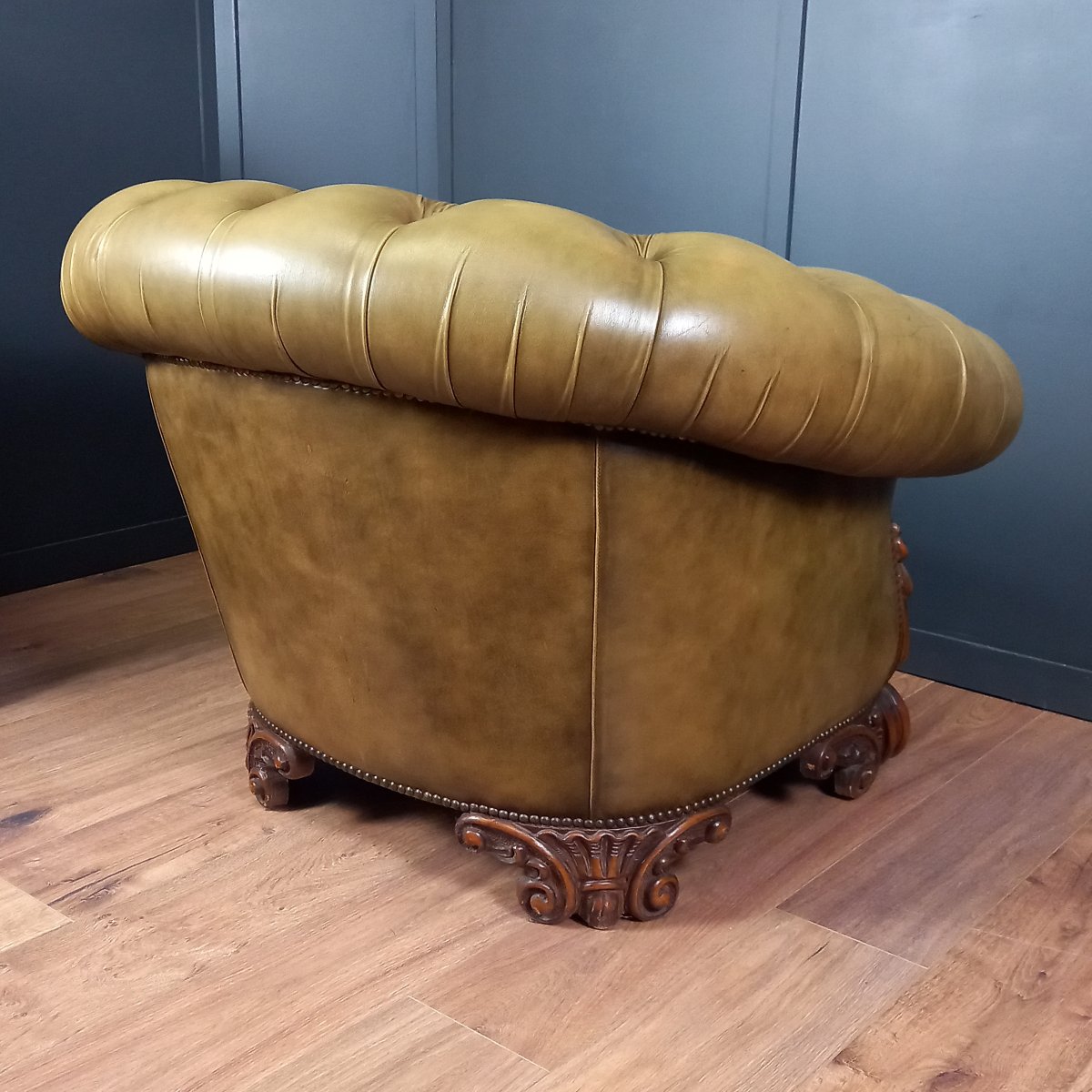 Vintage Baroque-style Chesterfield Club Chair-photo-2