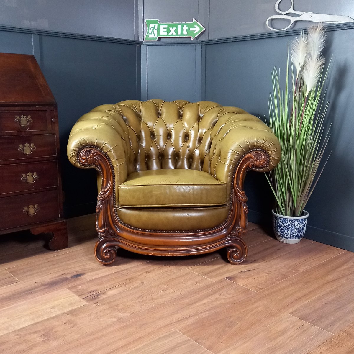 Vintage Baroque-style Chesterfield Club Chair