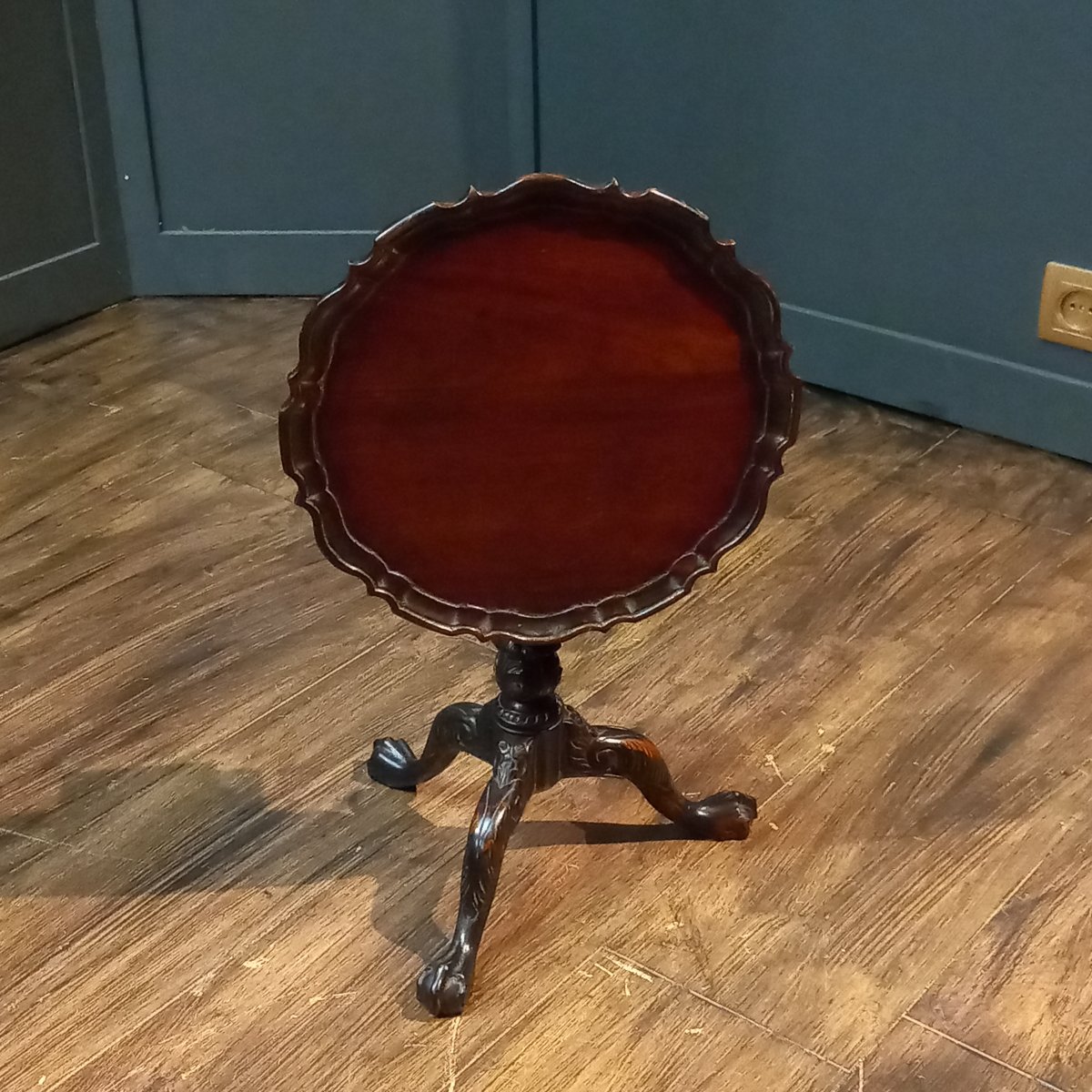 A Unique Georgian-style Mahogany Side Table With A Tilting Top.